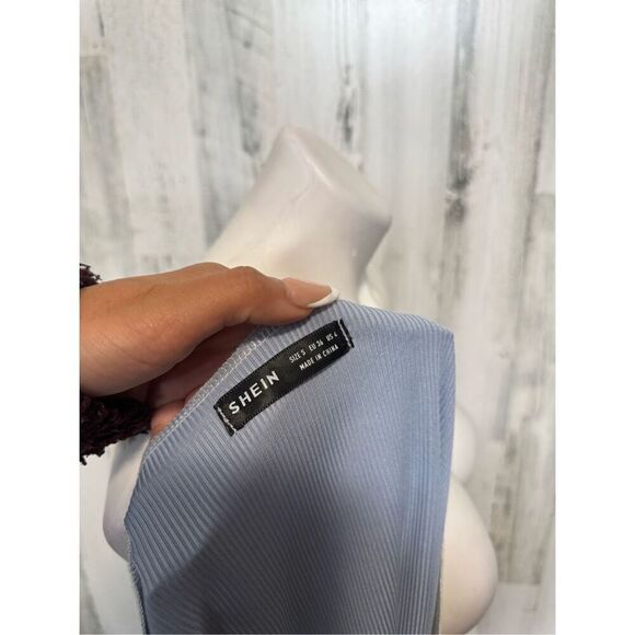 Blue and white crop top - Picture 5 of 6